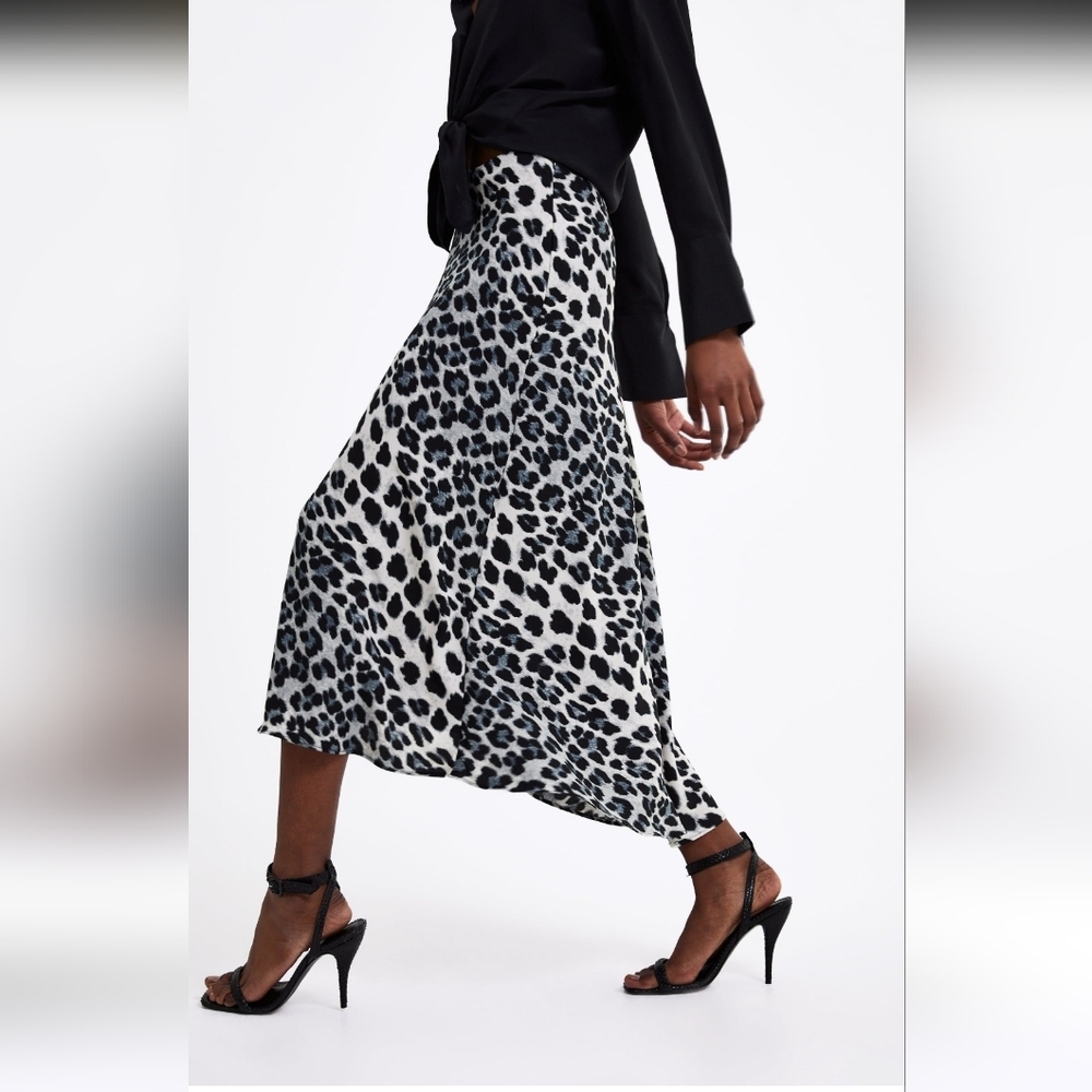 "Leopard Print Midi Skirt Animal Pattern Black White Trendy Chic Casual Dressy - Picture 3 of 9